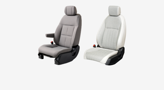 グレーのフロントシートと白いフロントシート