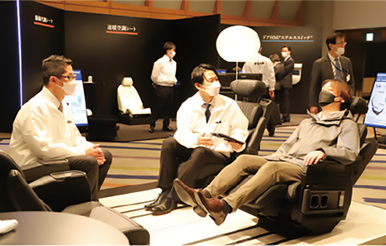 2022年11月に行われた次世代車室内空間発表会の様子